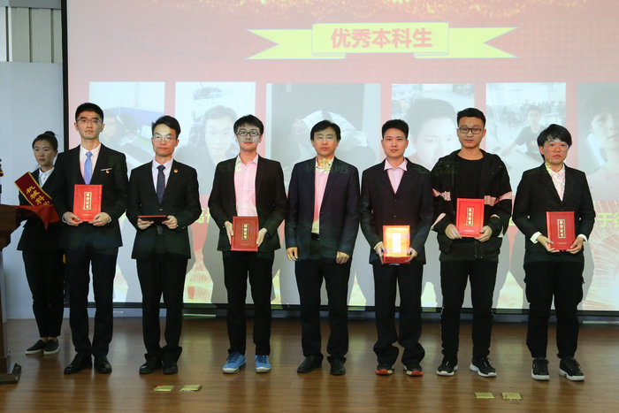 1560414701611049002.jpg 涓鸿幏濂栨湰绉戠敓棰佸_鍓湰.jpg