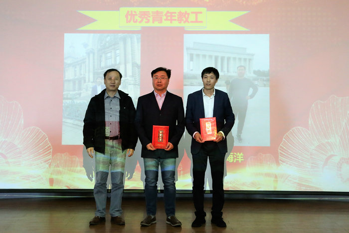 1560414729773029043.jpg 涓鸿幏濂栭潚骞存暀甯堥濂朹鍓湰.jpg